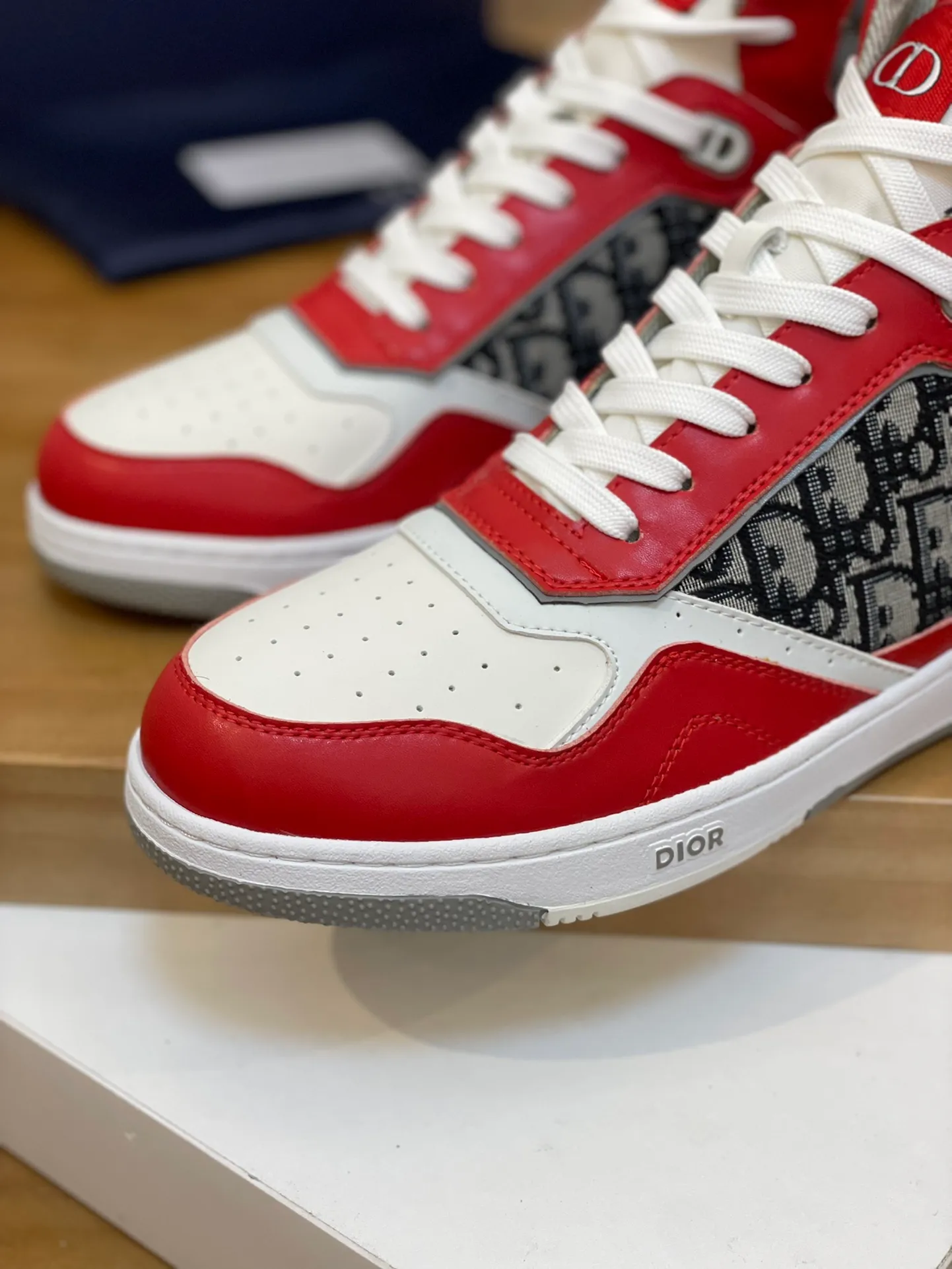 Men's shoes: 💰P460¥ Product trademark: Dior* "Dior*" high-top casual shoes Regular size: 38-44 (can be customized to 45.46) Product materials: Upper imported cowhide stitched with original fabric, breathable lining, original outsole. Number: 1006